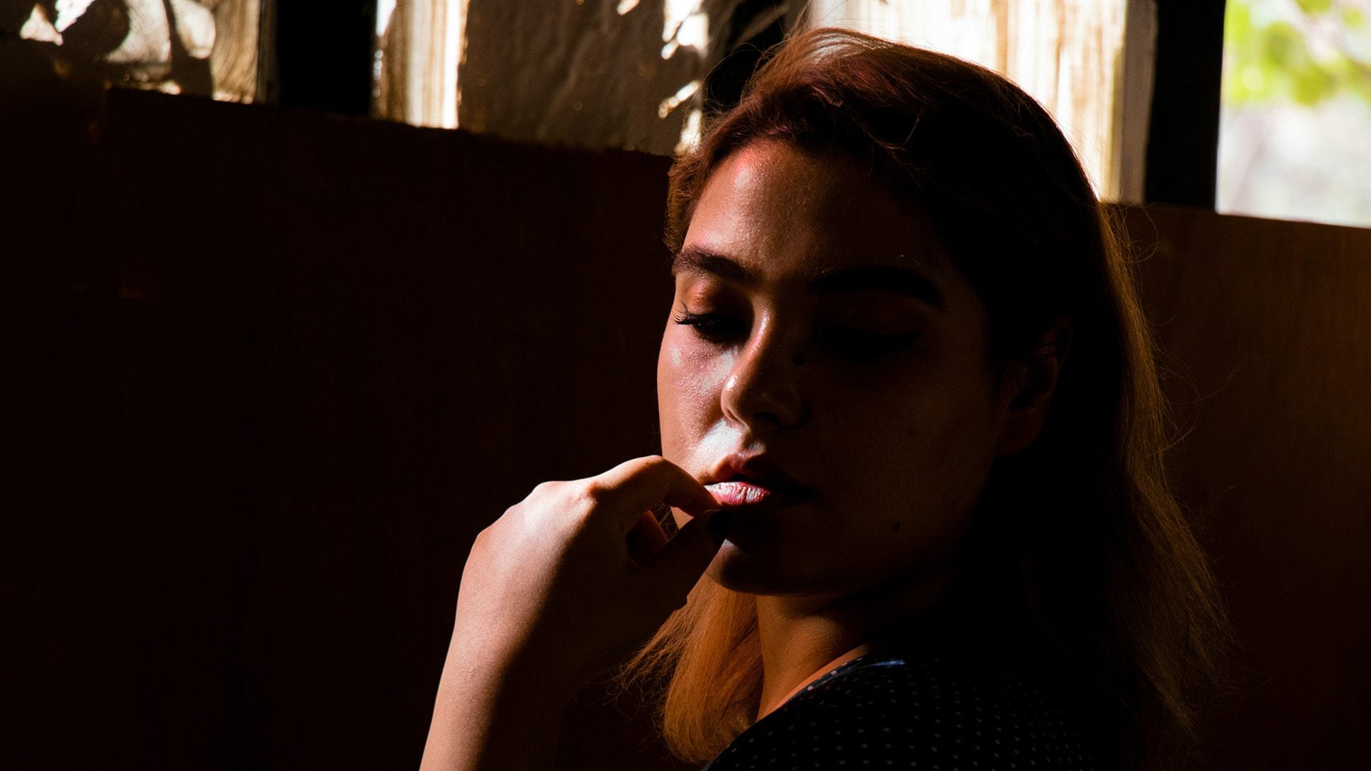 woman with concerned epxression